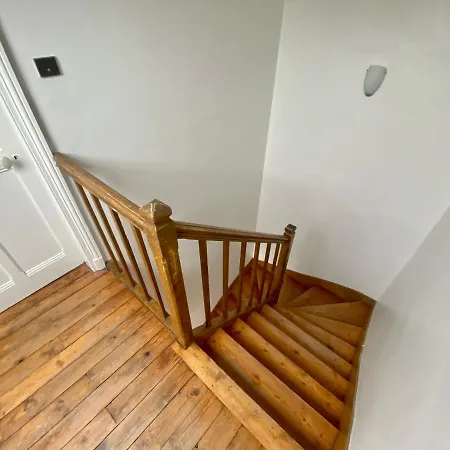 Agreable Maison De Sur Trois Etages Апартаменты *